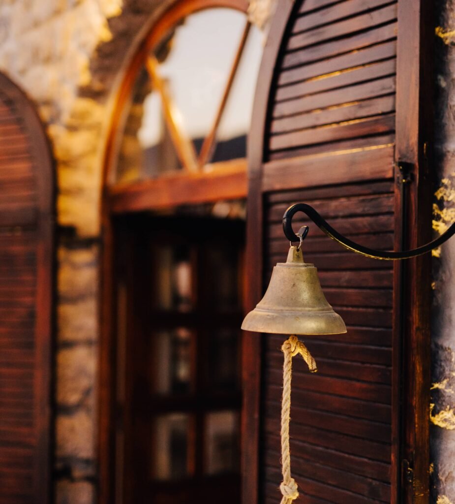 Meeting Point of Modern Luxury: Lux Common Areas of Grandiose Manor